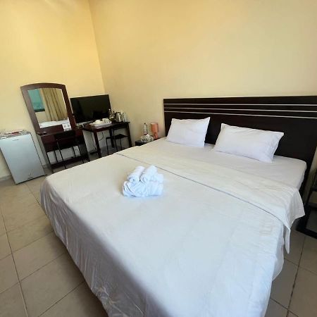 Master Room Attached Bathroom Dubai Bagian luar foto