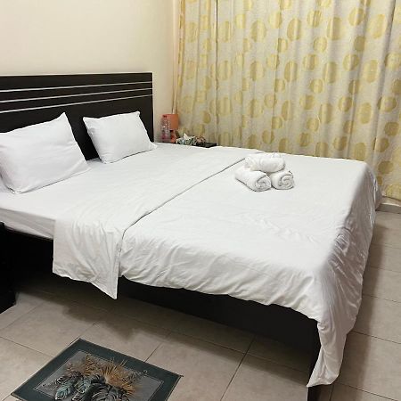 Master Room Attached Bathroom Dubai Bagian luar foto