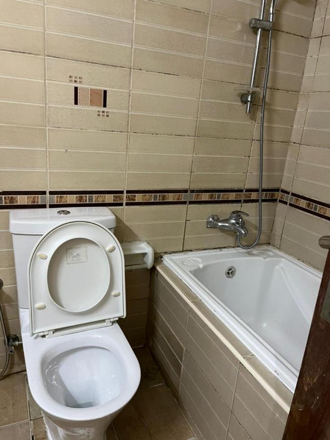 Master Room Attached Bathroom Dubai Bagian luar foto