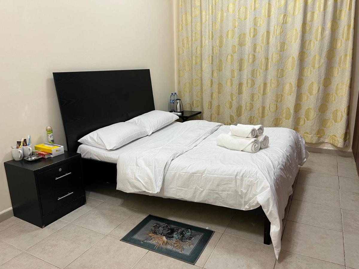 Master Room Attached Bathroom Dubai Bagian luar foto