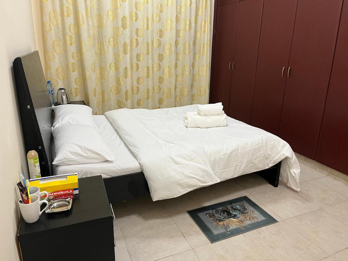 Master Room Attached Bathroom Dubai Bagian luar foto