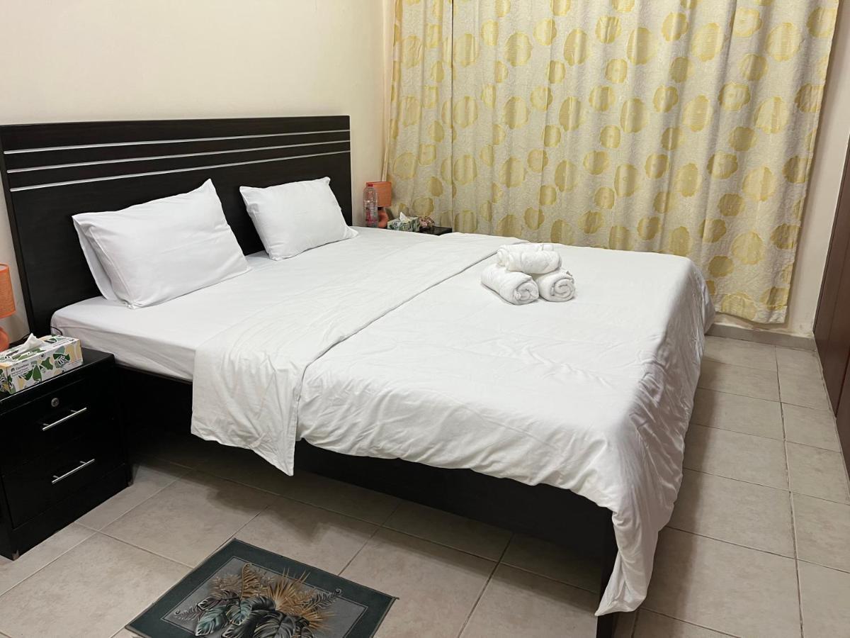 Master Room Attached Bathroom Dubai Bagian luar foto