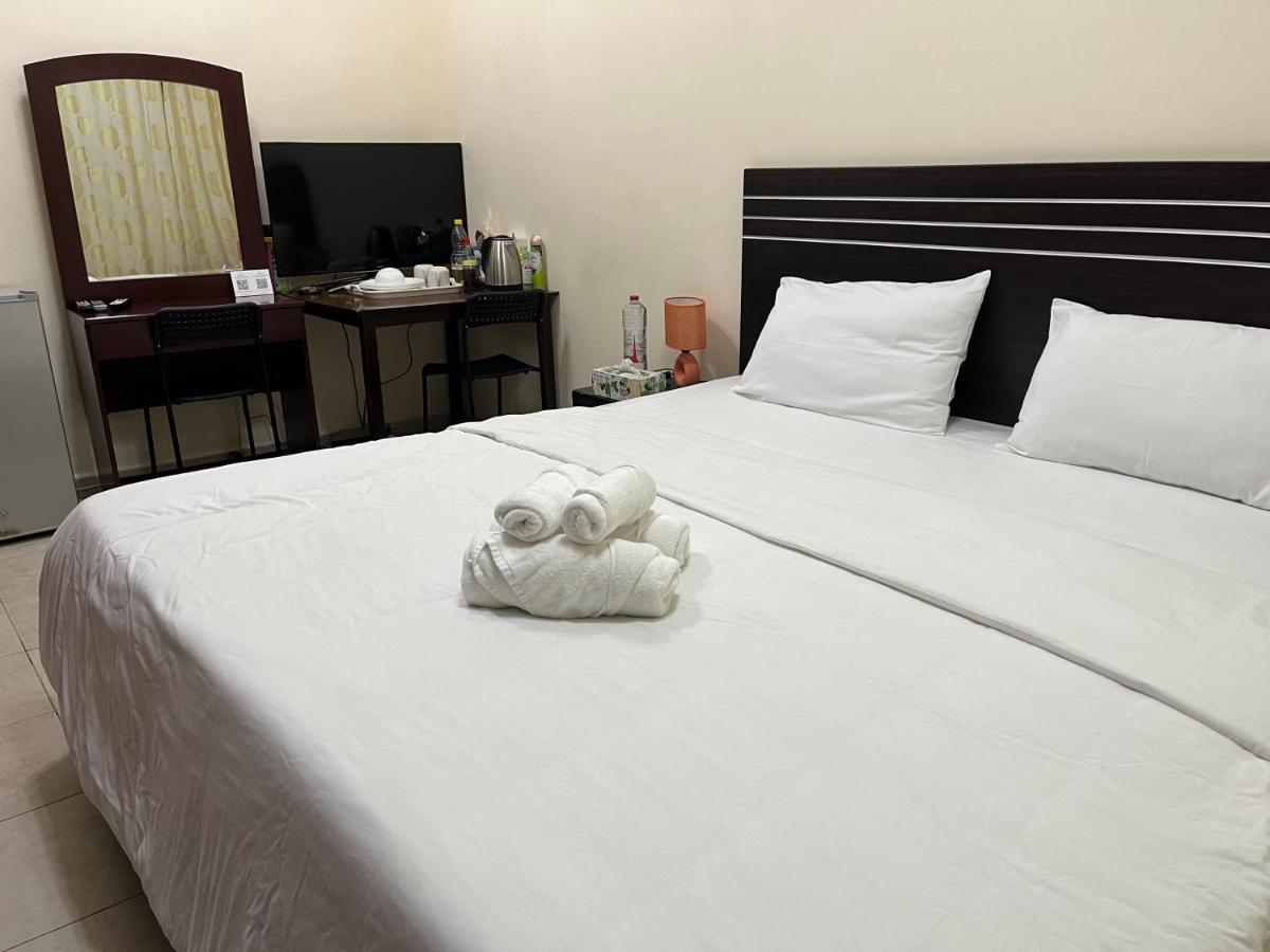 Master Room Attached Bathroom Dubai Bagian luar foto